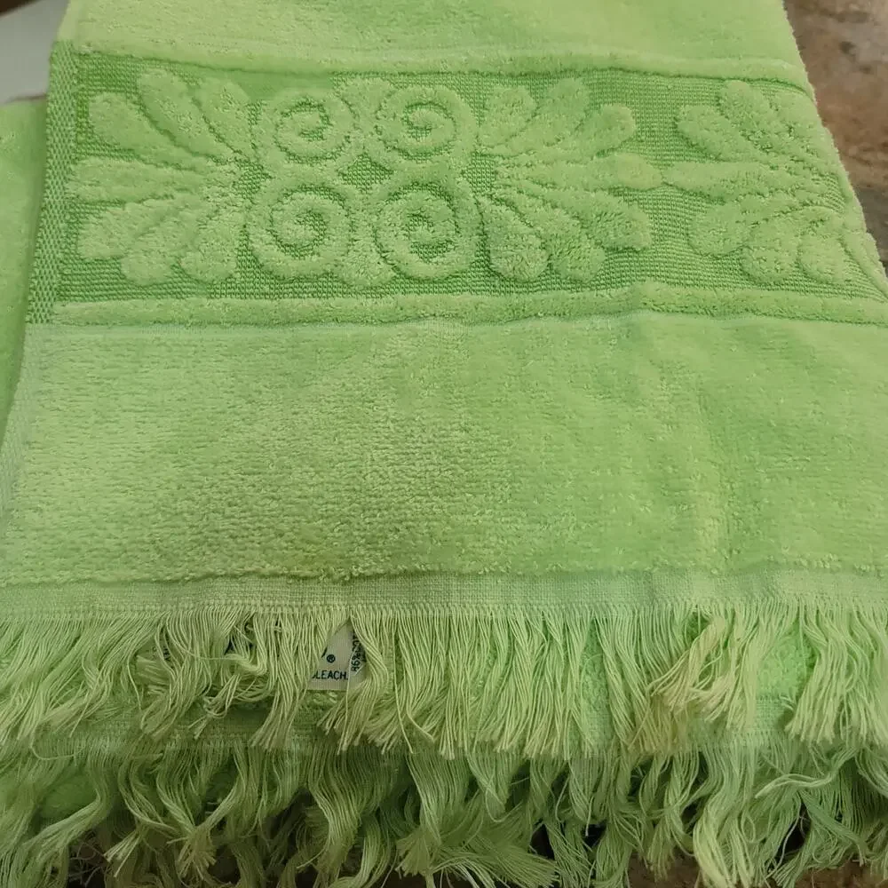 2 vintage Monticello pINK AND green bath towels fringed Lime 1970s bathroom